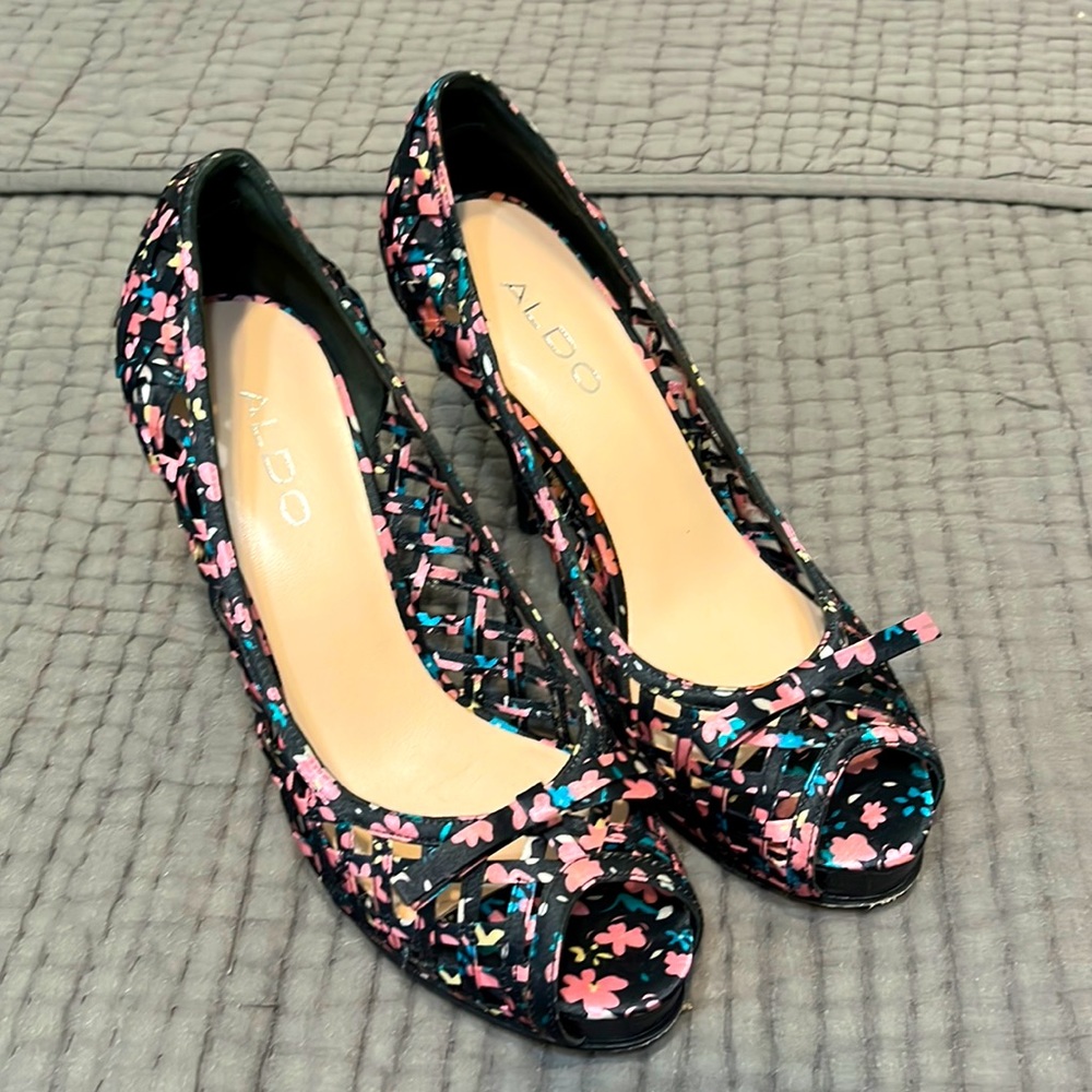 Aldo Pumps Women Size 37 Black Floral Beira Lattice Peep-toe Heels